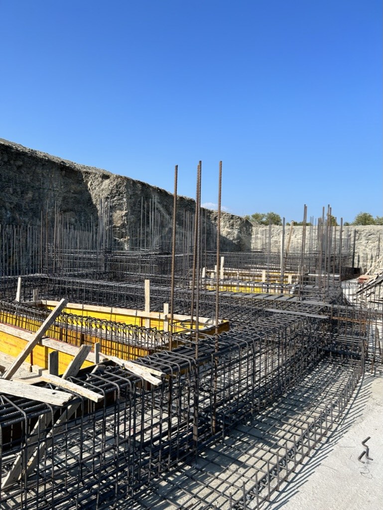 Akra Vista villa under construction — foundations: raft and column steel go in
